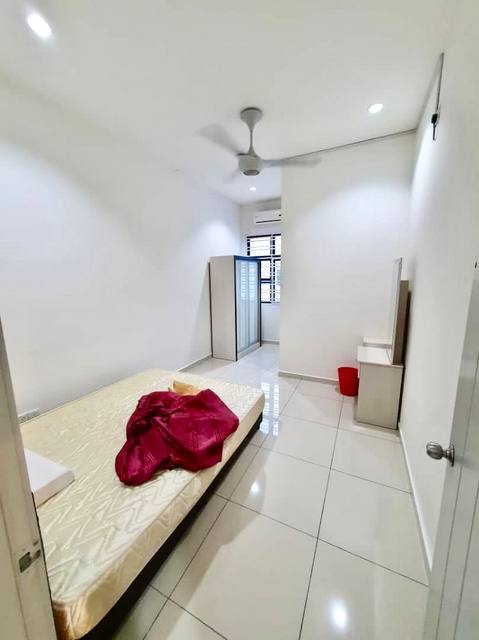 Kempas Utama - Double Storey Terrace / Kitchen Extended / Gated & Guarded - Thumbnail 5