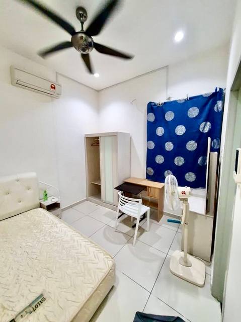 Kempas Utama - Double Storey Terrace / Kitchen Extended / Gated & Guarded - Thumbnail 6