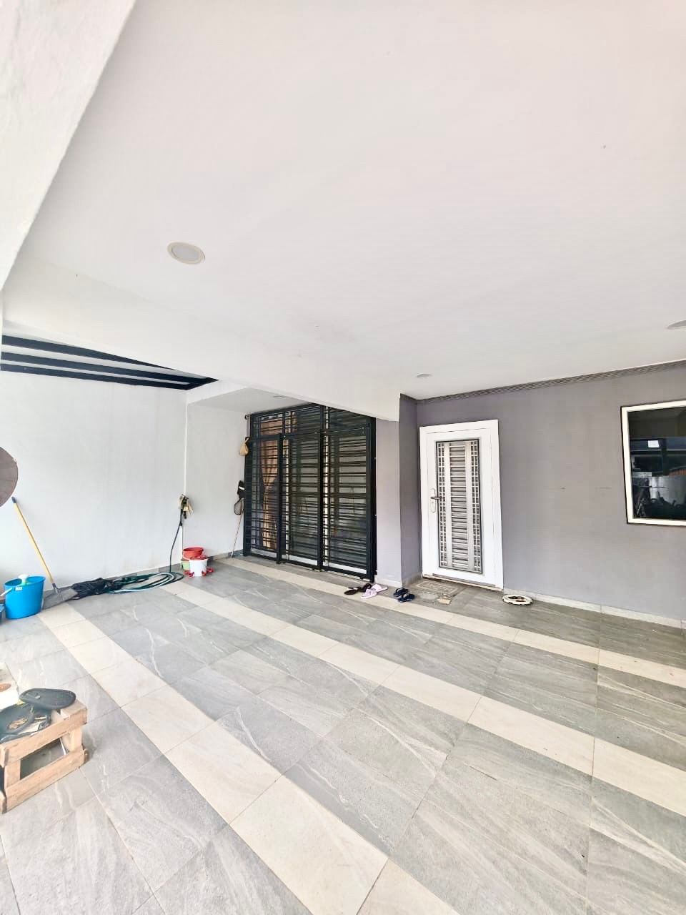 Megah Ria - Double Storey Terrace / Renovated & Partial Furnished / Near CIQ Highway - Photo 1