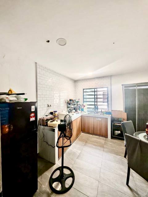 Megah Ria - Double Storey Terrace / Renovated & Partial Furnished / Near CIQ Highway - Thumbnail 11