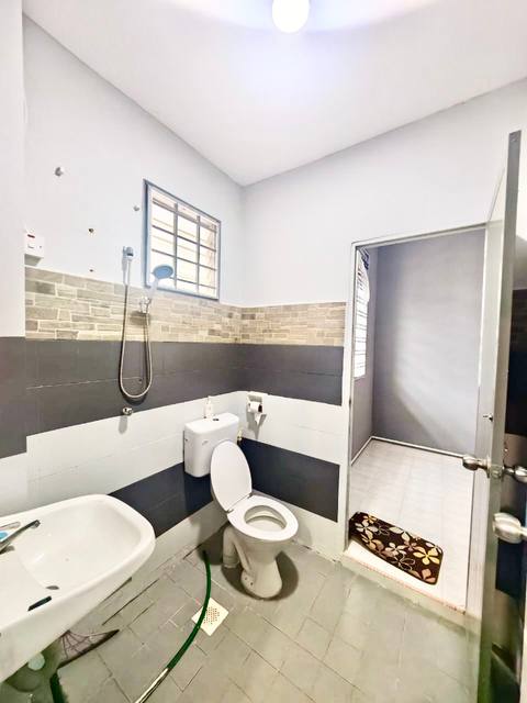 Megah Ria - Double Storey Terrace / Renovated & Partial Furnished / Near CIQ Highway - Thumbnail 14
