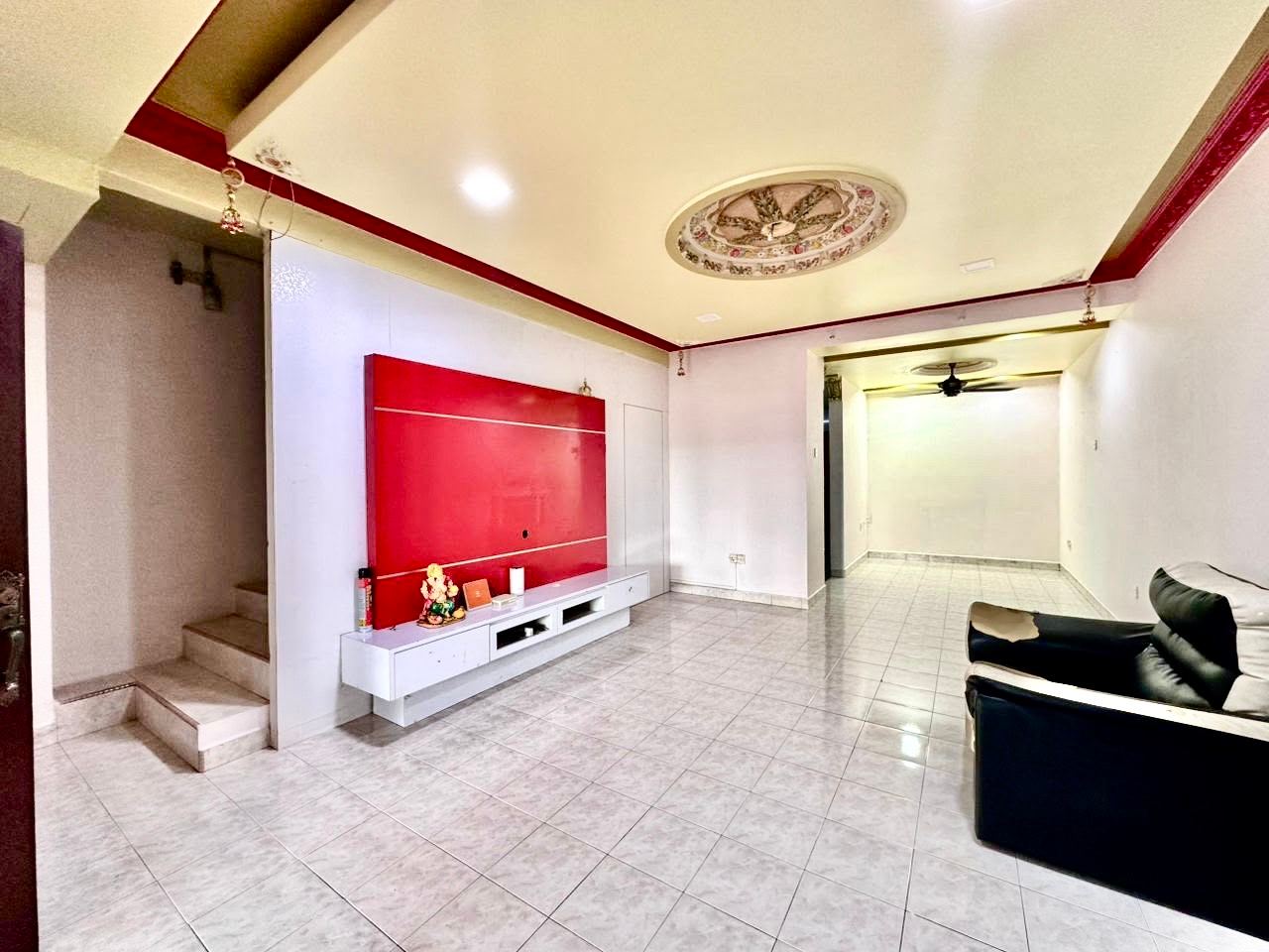 Mutiara Rini - Double Storey Terrace / Full Loan Unit / Renovated & Extended - Photo 1