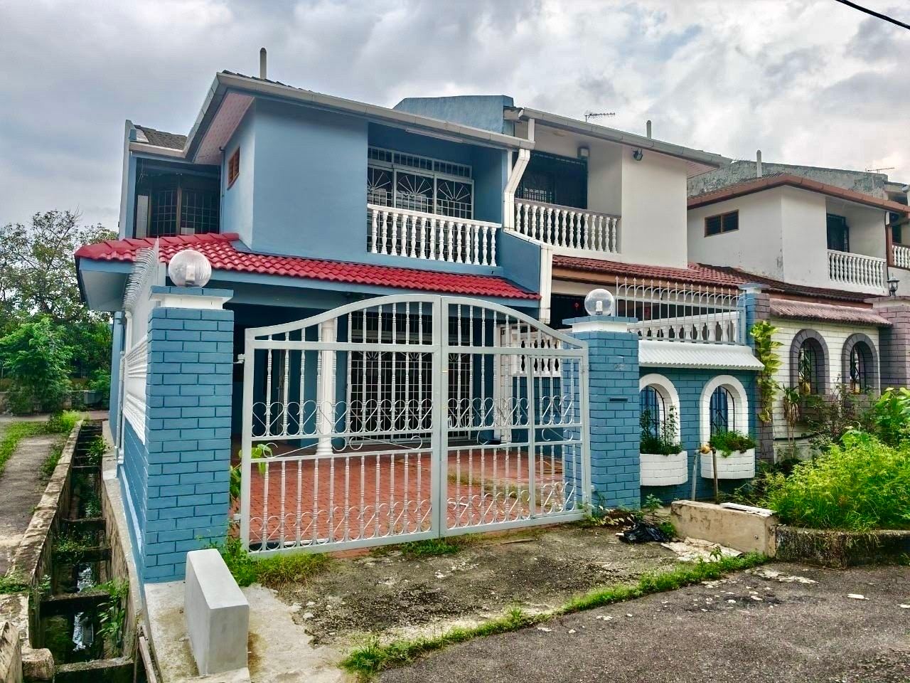 Johor Jaya (Rosmerah) - Double Storey Terrace End Lot / Renovated with Kitchen Extension / Good Condition - Photo 1