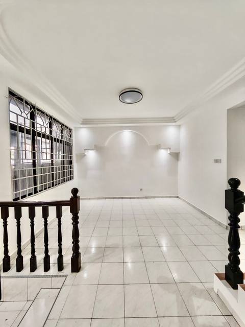 Johor Jaya (Rosmerah) - Double Storey Terrace End Lot / Renovated with Kitchen Extension / Good Condition - Thumbnail 4