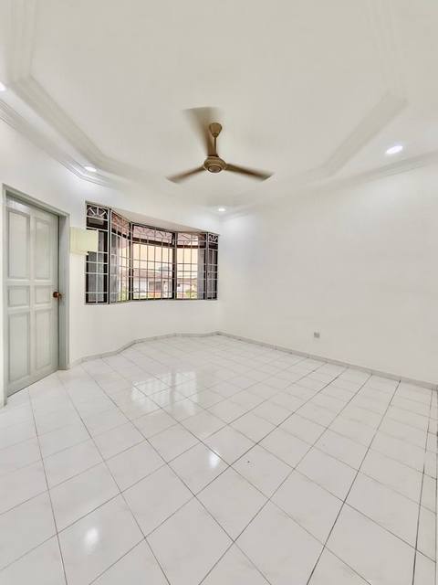 Johor Jaya (Rosmerah) - Double Storey Terrace End Lot / Renovated with Kitchen Extension / Good Condition - Thumbnail 5