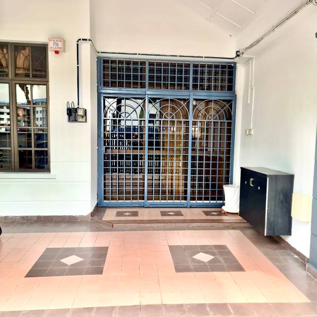 Taman Molek - 1.5 Storey Terrace / Unblock View / Well Condition