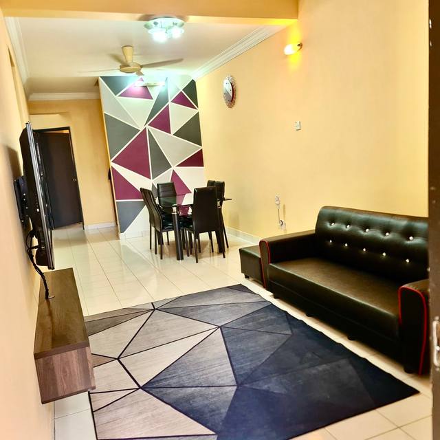 Taman Molek - 1.5 Storey Terrace / Unblock View / Well Condition - Thumbnail 2