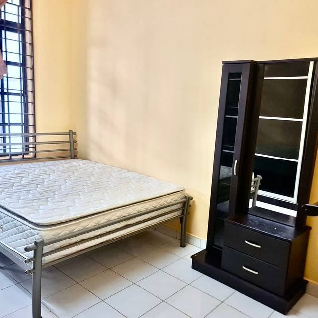 Taman Molek - 1.5 Storey Terrace / Unblock View / Well Condition - Thumbnail 4