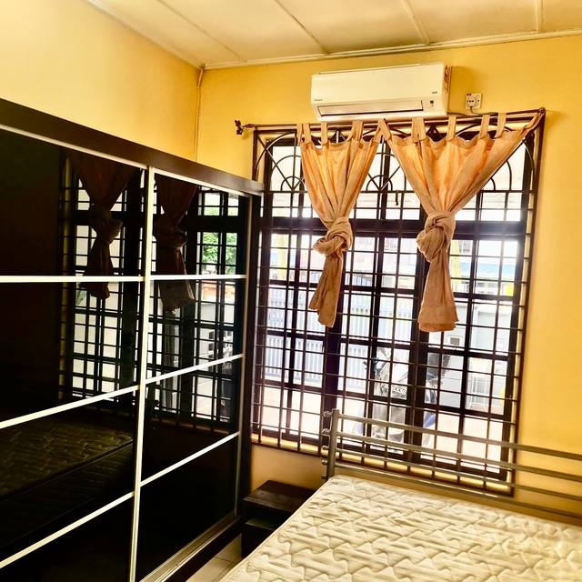Taman Molek - 1.5 Storey Terrace / Unblock View / Well Condition - Thumbnail 6