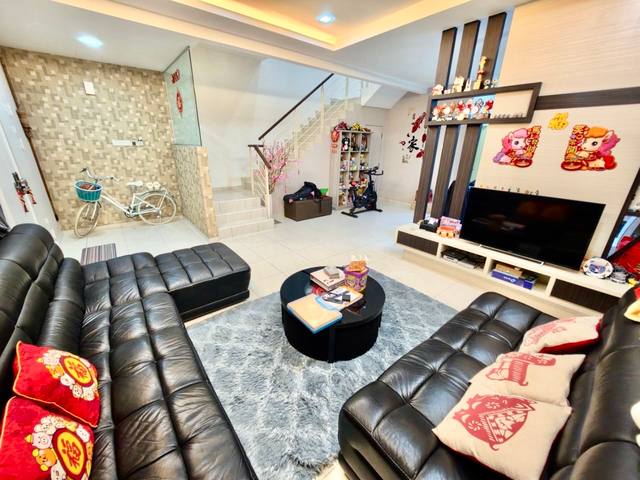 Nusa Sentral - Double Storey Terrace / Fully Renovated + 90% Furnishing / Gated & Guarded - Thumbnail 2