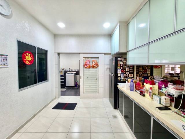 Nusa Sentral - Double Storey Terrace / Fully Renovated + 90% Furnishing / Gated & Guarded - Thumbnail 13