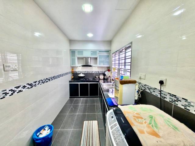 Nusa Sentral - Double Storey Terrace / Fully Renovated + 90% Furnishing / Gated & Guarded - Thumbnail 14