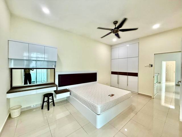 Skudai (Promenade) - Double Storey Cluster / Fully Renovated in Good Condition / Gated & Guarded - Thumbnail 3