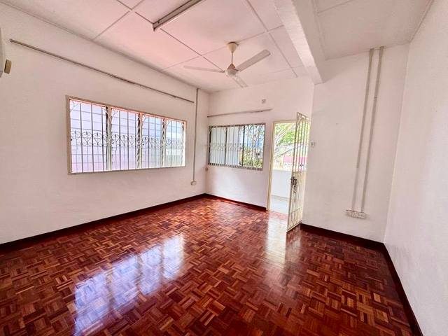 Taman Nong Chik - Double Storey Semi Detached / Original Condition / Spacious Layout Concept - Thumbnail 7
