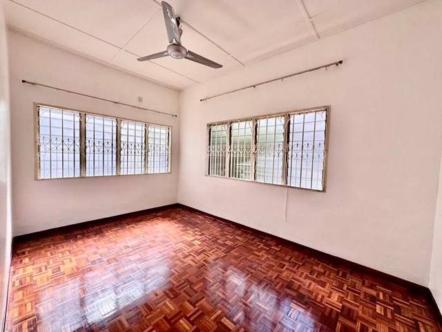 Taman Nong Chik - Double Storey Semi Detached / Original Condition / Spacious Layout Concept - Thumbnail 8