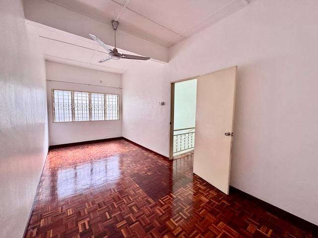 Taman Nong Chik - Double Storey Semi Detached / Original Condition / Spacious Layout Concept - Thumbnail 9