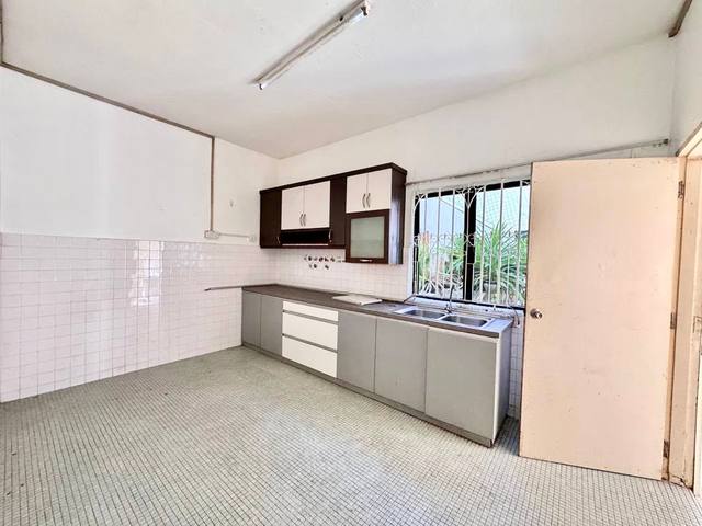 Taman Nong Chik - Double Storey Semi Detached / Original Condition / Spacious Layout Concept - Thumbnail 13