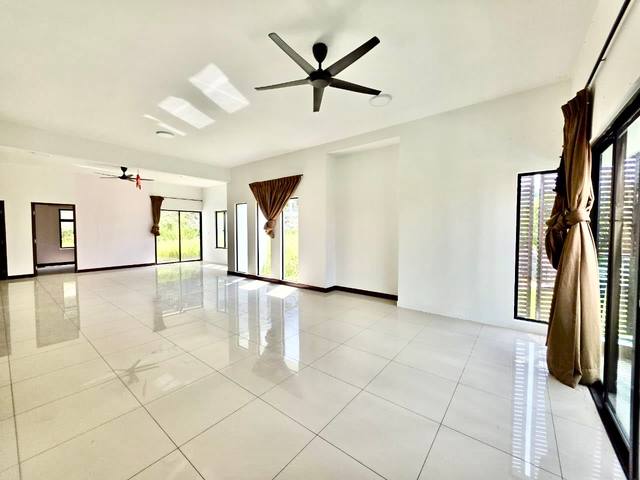 Nusa Idaman - 2.5 Storey Semi Detached / Gated & Guarded / Nearby Bukit Indah