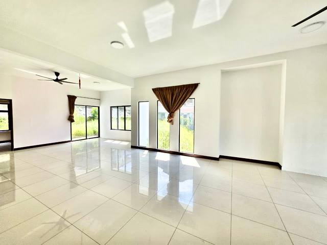 Nusa Idaman - 2.5 Storey Semi Detached / Gated & Guarded / Nearby Bukit Indah - Thumbnail 2