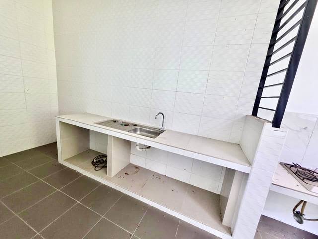 Nusa Idaman - 2.5 Storey Semi Detached / Gated & Guarded / Nearby Bukit Indah - Thumbnail 10