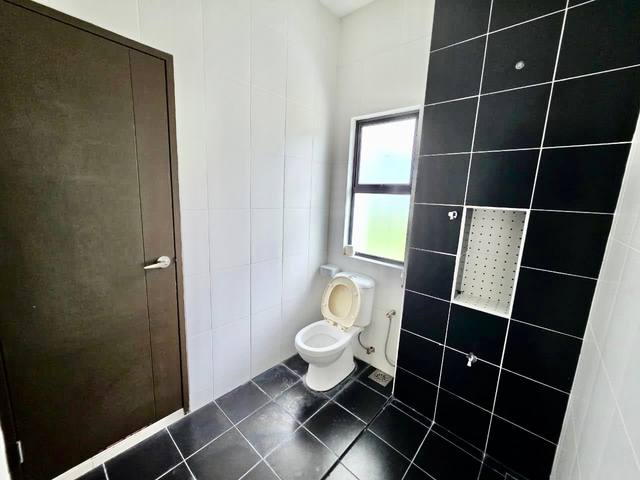 Nusa Idaman - 2.5 Storey Semi Detached / Gated & Guarded / Nearby Bukit Indah - Thumbnail 15