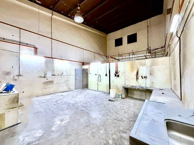 Permas Jaya - 1.5 Storey Terrace Factory / Light Industry / Vacant Unit - Thumbnail 2