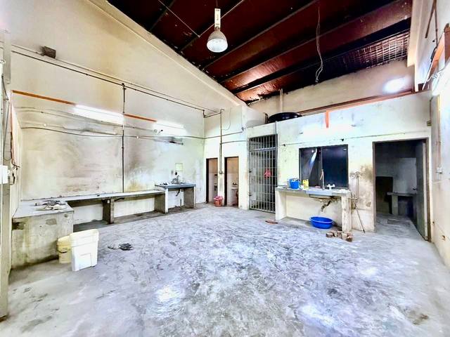 Permas Jaya - 1.5 Storey Terrace Factory / Light Industry / Vacant Unit - Thumbnail 4