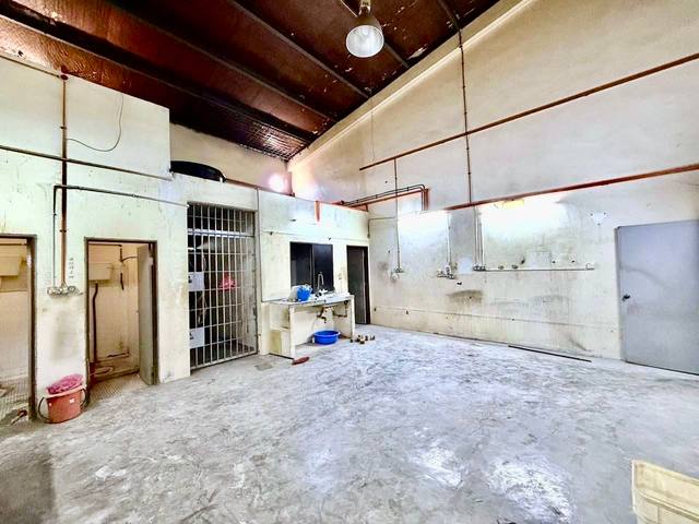 Permas Jaya - 1.5 Storey Terrace Factory / Light Industry / Vacant Unit - Thumbnail 5