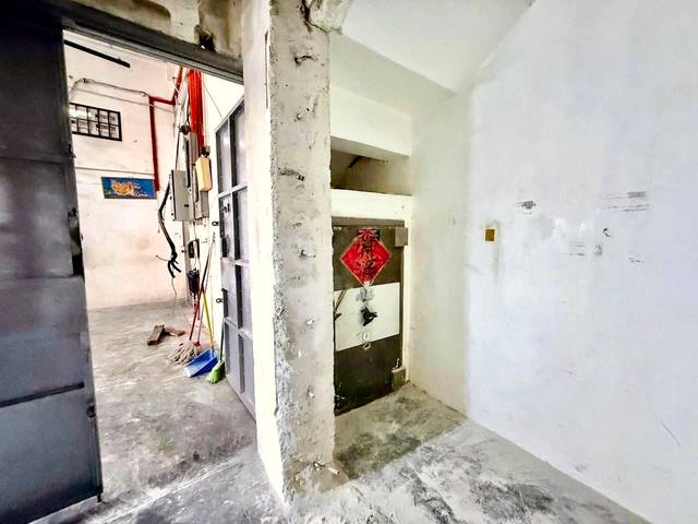 Permas Jaya - 1.5 Storey Terrace Factory / Light Industry / Vacant Unit - Thumbnail 6