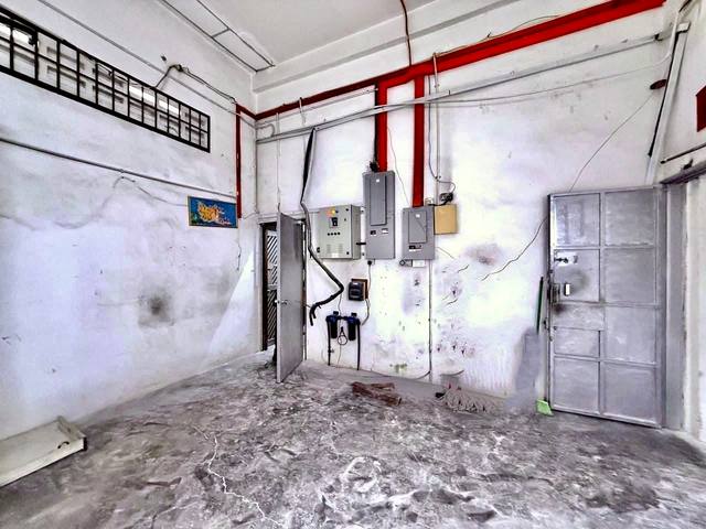 Permas Jaya - 1.5 Storey Terrace Factory / Light Industry / Vacant Unit - Thumbnail 7