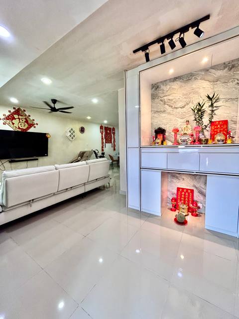 Impian Emas - Double Storey Terrace / Rare Big Unit in Good Condition / Renovated & Extended