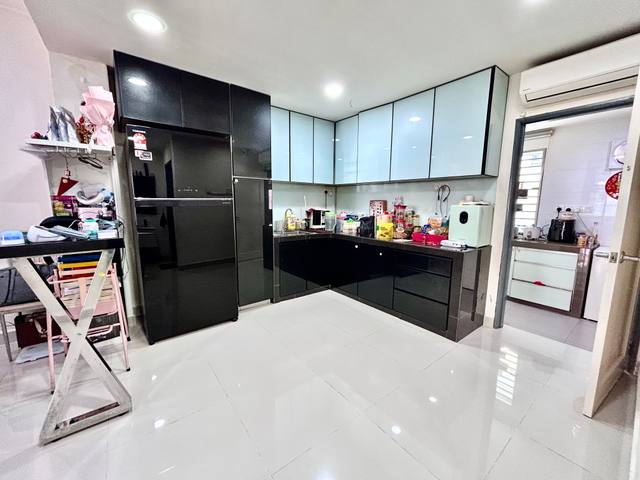 Impian Emas - Double Storey Terrace / Rare Big Unit in Good Condition / Renovated & Extended - Thumbnail 11