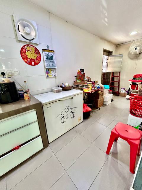 Impian Emas - Double Storey Terrace / Rare Big Unit in Good Condition / Renovated & Extended - Thumbnail 13