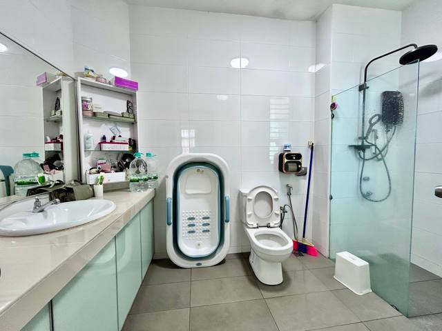 Impian Emas - Double Storey Terrace / Rare Big Unit in Good Condition / Renovated & Extended - Thumbnail 15