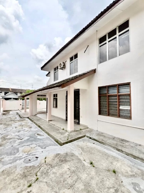 Bukit Kempas - Double Storey Semi Detached / Huge Size with Extra Land / Newly Refurbished - Thumbnail 19