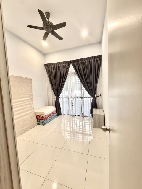 Eco Summer - Double Storey Terrace / Renovated with Partial Furnishing / Opposite of Eco Palladium - Thumbnail 7