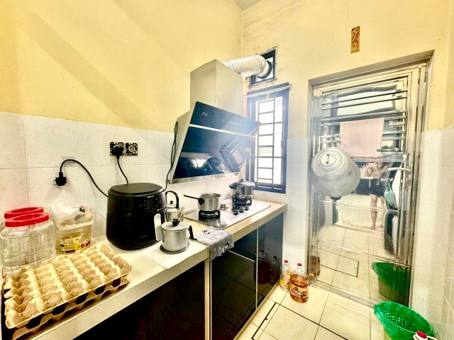Bukit Indah - Double Storey Terrace / Basic Renovated in Well Condition / Gated & Guarded - Thumbnail 7