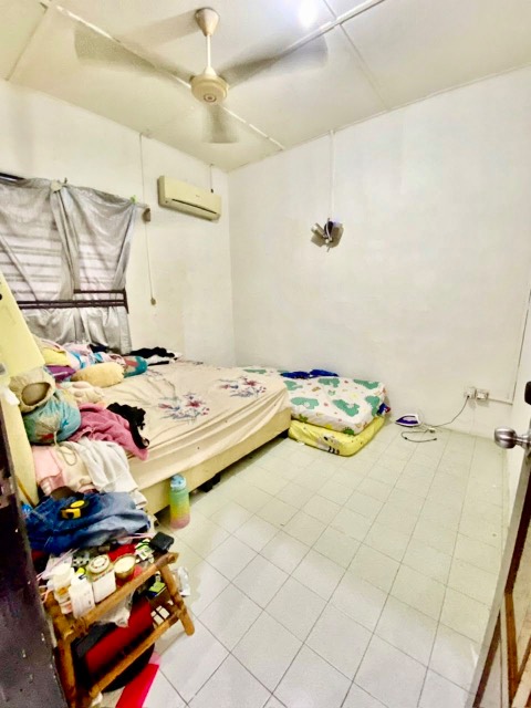 Johor Jaya - Single Storey Terrace / Extended Kitchen & Room / Nearby School & Shoplots - Thumbnail 2