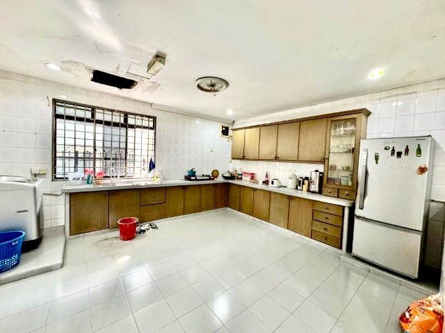 Desa Harmoni (Molek) - Double Storey Terrace / Corner Lot with Bigger Land / Renovated in Good Condition - Thumbnail 12
