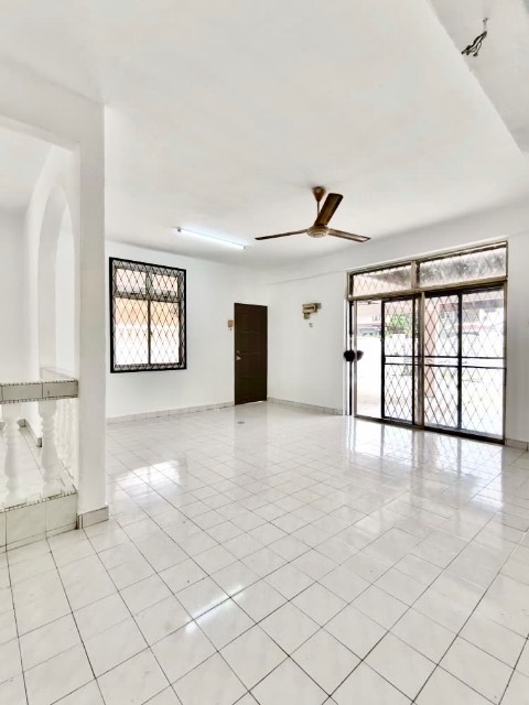 Bukit Kempas - Double Storey Semi Detached / Huge Size with Extra Land / Newly Refurbished - Thumbnail 3