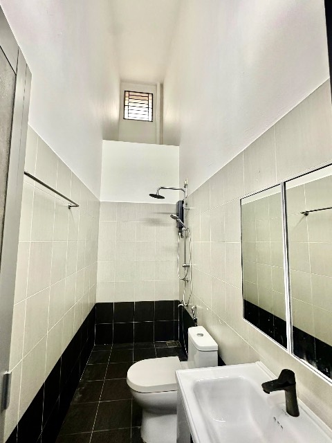 Mount Austin (LA Garden) - Double Storey Terrace / Fully Renovated Unit / Strategic & Convenient Location - Thumbnail 8