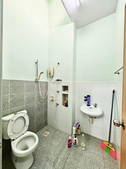 Setia Eco Gardens - Single Storey Terrace / Partial Renovated & Furnished / Nearby Tuas Highway - Thumbnail 13
