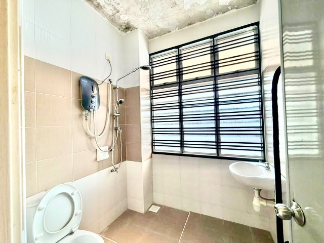 Nusa Sentral - Double Storey Terrace / Fully Renovated Unit / Nearby Tuas 2ndLink - Thumbnail 11