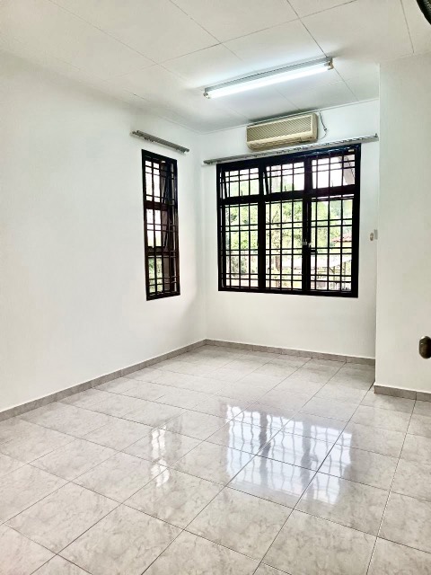 Desa Tebrau - Double Storey Terrace / Corner Lot with Extra Land / Fully Extended Unit - Thumbnail 9