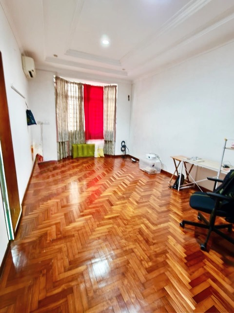 Taman Daya - Double Storey Terrace / Renovated & Extended Unit / Strategic Location Nearby Shoplots - Thumbnail 4