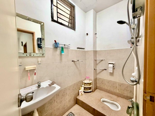 Bukit Indah - Double Storey Terrace / Basic Renovated in Good Condition / Gated & Guarded - Thumbnail 14
