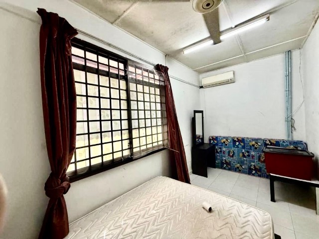 Johor Jaya - Double Storey Low Cost / Renovated with Living Room & Kitchen Extended - Thumbnail 3