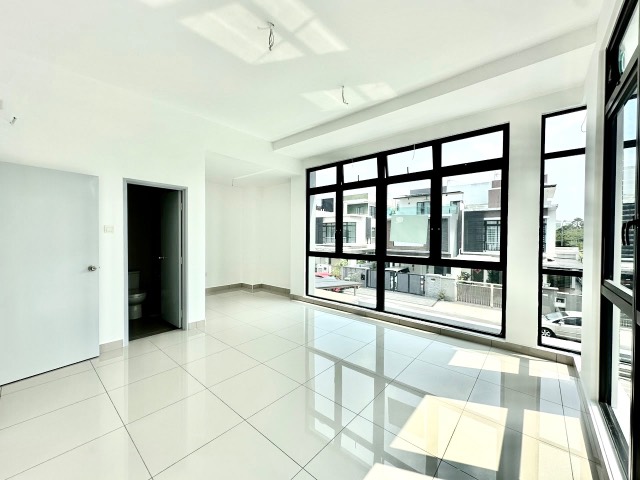 Mutiara Mas (Opal) - Three Storey Cluster / Private Lift in the Unit / Cheapest in the Market - Thumbnail 4