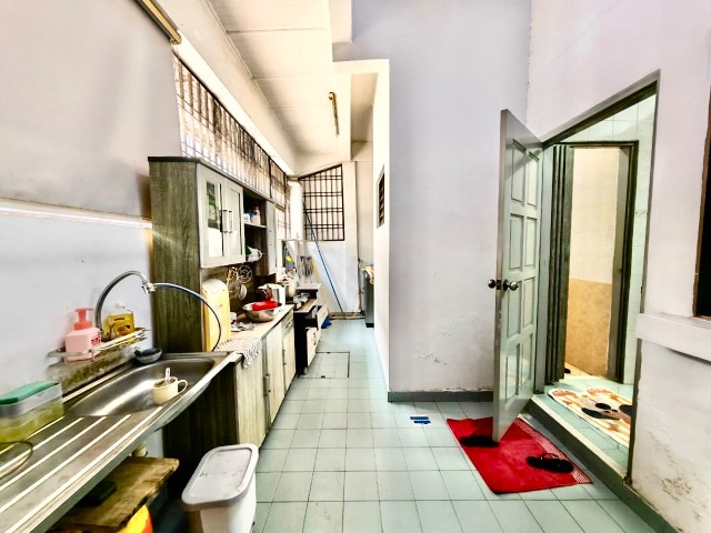 Desa Cemerlang - Double Storey Terrace / Renovated with Kitchen Extended / Gated & Guarded - Thumbnail 8