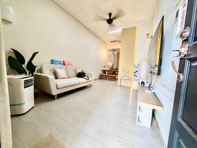 Taman Daya - Single Storey Terrace / Renovated with Kitchen Extension / Nearby Setia Indah & Mount Austin - Gambar kecil 2